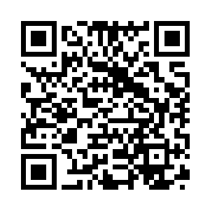 在他周围也不知道什么时候聚集起来的人二维码生成