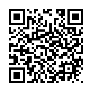 在他旁边一直没停止说话的龙雨蕊赶紧说二维码生成