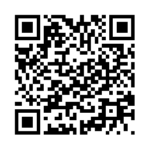 在他旁边的则是长相甜美可爱的风幽幽二维码生成