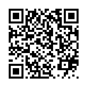 在他的手心出出现了一道黑色的符文二维码生成