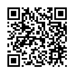 在他身边还站着一位相当美丽的成熟二维码生成