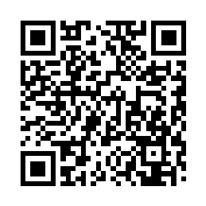 在其一侧的下方有四个只有拇趾甲大小的字迹二维码生成