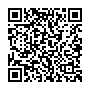 在几乎是静止的空中划出了几条赤色的漂亮直线二维码生成