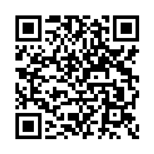 在半空中形成一道由坠落冰块组成的动态桥梁二维码生成