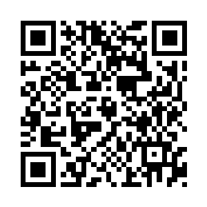 在卖炭妞手下出现一个个栩栩如生的飘渺身影二维码生成