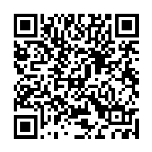 在商业街的小超市门口忽然出现了人山人海的景象二维码生成