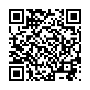 在场的所有观众也循着他们的目光转头二维码生成