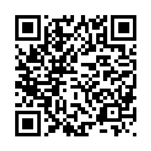 在备盘的蔬菜上撒少许盐和黑胡椒二维码生成