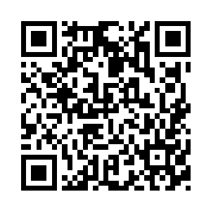 在大圆圈当中勾画着非常玄妙复杂的图案二维码生成