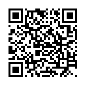 在她半推半就间两人居然在客厅里就开始了二维码生成