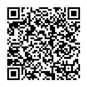 在她的脸颊上吻了一下后就开始低头喝起了自家相公的爱心早餐粥二维码生成