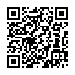 在家人的搀扶下缓慢的向他们走来二维码生成