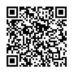 在廉价的人力成本和疯狂的赚钱大军们三班倒的工作下二维码生成