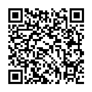 在张洛书的手掌和兰百灵的印堂间生成了一团乌云二维码生成