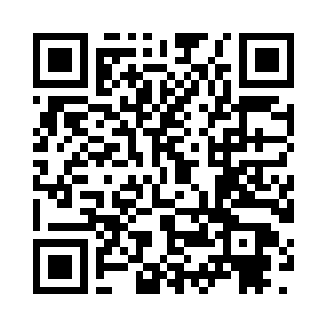 在微弱的灯光下玉花石释放出红色的光二维码生成