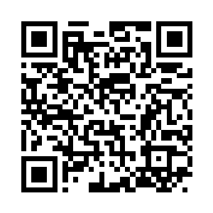 在房间的一角里有一个木头材料制成的盒子二维码生成