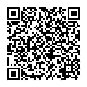 在房间里呆了有一阵子这才双手托着一个限量版的新款LV包包匆匆从房间里出来二维码生成