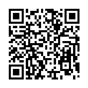 在房间里找到了正在开电视的白振东二维码生成