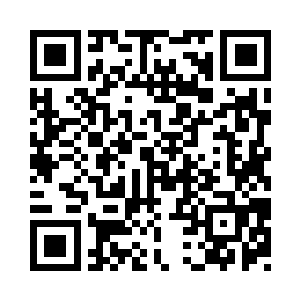 在李耀右手边大约二十米的林荫道下面二维码生成