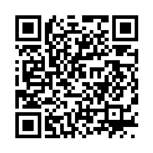 在杨晨的位置旁边又多出了一条凳子来二维码生成