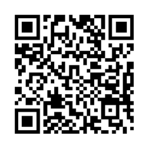 在枯叶长廊前往黑天鹅山岗三分之一的路程上二维码生成