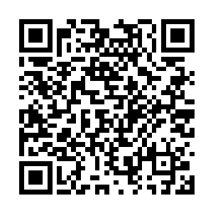 在法警的监视下离开了他们生活了好几辈子的庄园二维码生成