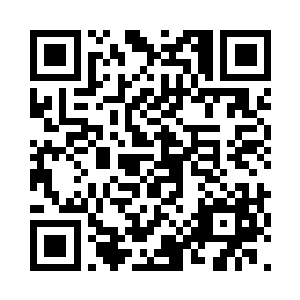在白衣男人的目光下与在场所有人的目光下二维码生成