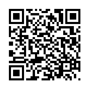 在稍微适应一下夹层里的昏暗光线后二维码生成