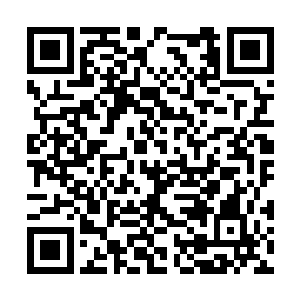 在空中的黑色火山石粉末在孙子轩的双手引导之下二维码生成