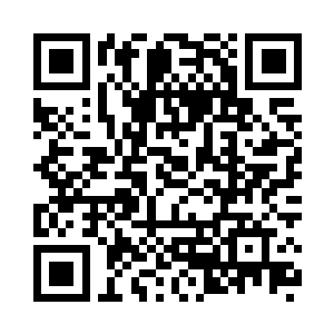 在蔚蓝的高空绽放出朵朵缤纷礼花二维码生成