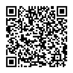 在转移目光的时候不经意间从手边茶杯的倒影中瞥到了徐阶的目光二维码生成