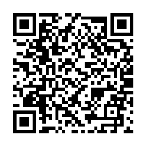 在这个传送间中有着数个通往不同世界的空间通道二维码生成