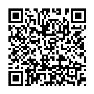 在这种到处都是人的环境下可不是谈事儿的地儿二维码生成