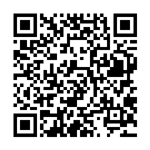 在这辆巨大的攻城车底下同步行驶着四辆装满火药的大车二维码生成