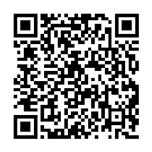 在那些人的身后站着一座仿佛神明般的高大身影二维码生成