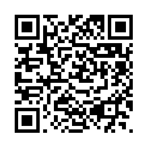 在金色的滚滚麦浪中并肩携手往回走二维码生成