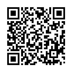 在雨夜下几乎与树融为一体的几名黑衣人二维码生成