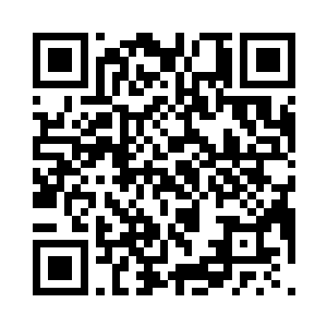 在黄金色巨爪和震动一拳碰撞的刹那间二维码生成