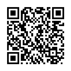 在黑色旋风的四周是无数的陨石在极快地流动二维码生成