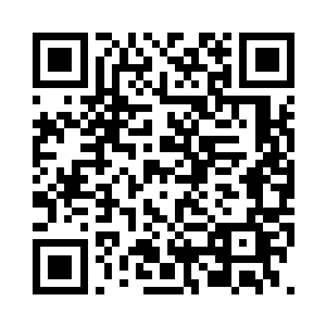 地一声贴在了大众车的铁皮车身上面二维码生成