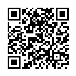 地上的稀疏的植被因为强烈的光照二维码生成