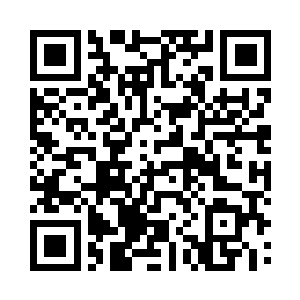 地面上画着各式各样整齐的血红色符文二维码生成