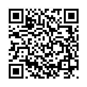 地面上的黄房子和地下的第一层之间二维码生成