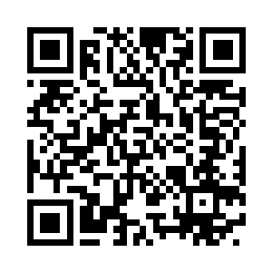 坐上了停靠在店外的一辆黑色轿车离开了二维码生成