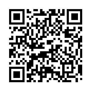 坐在一旁的宋琴微微皱眉看了王丽一脸二维码生成