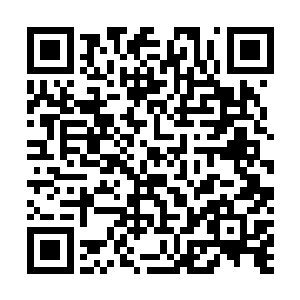 坐在了旁边陪客的王询之见了林封谨托了个木头盘子进来二维码生成