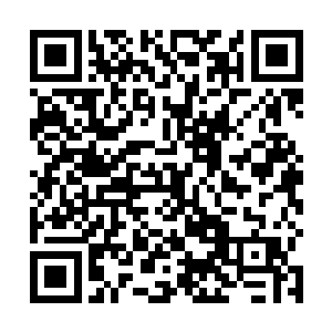 坐在另一张桌上的年轻修士将他们的谈话听得清清楚楚二维码生成