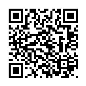 坐在在藤椅上的景初迈着两条小短腿二维码生成