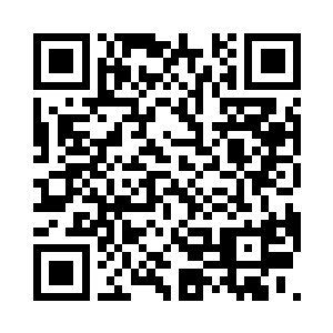 坐在角落的夏侯拓看着青主离去的方向二维码生成