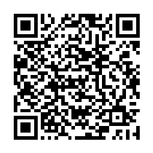 坐在过道边上的我悄悄的从口袋中摸出了一张符咒二维码生成